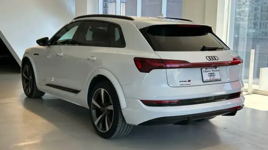 2022 Audi e-tron S - Images - 6