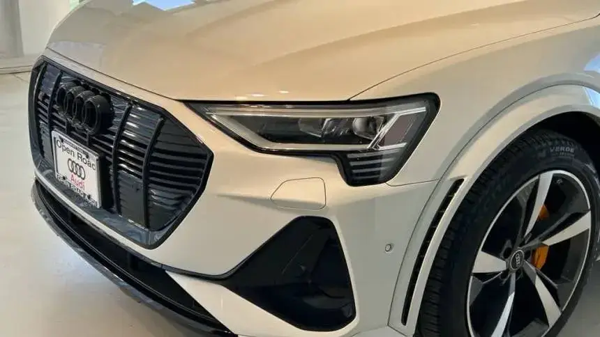 2022 Audi e-tron S - Images - 7