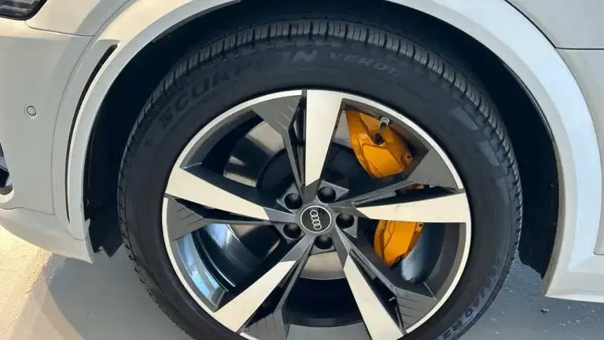 2022 Audi e-tron S - Images - 8