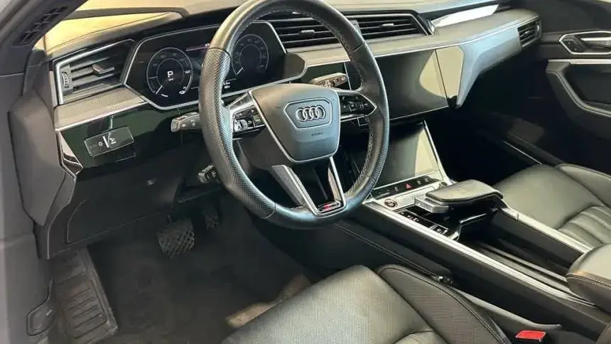 2022 Audi e-tron S - Images - 12