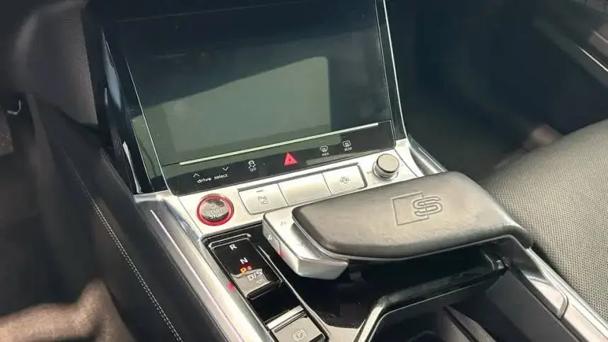 2022 Audi e-tron S - Images - 16