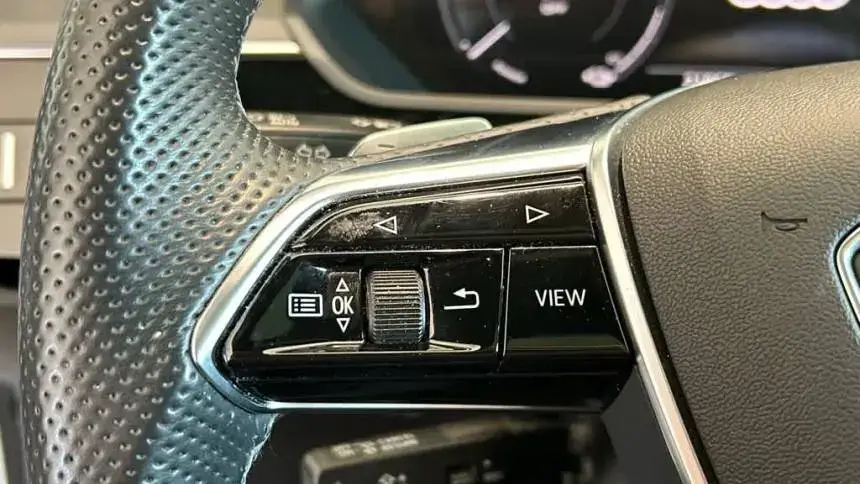 2022 Audi e-tron S - Images - 17
