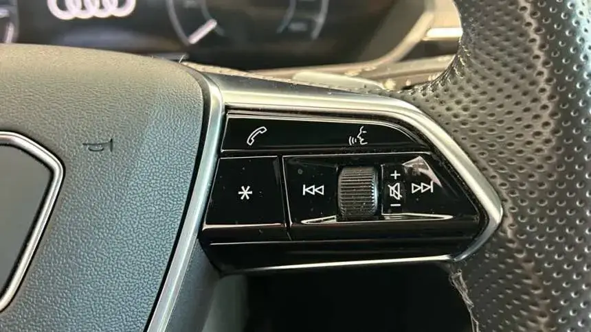 2022 Audi e-tron S - Images - 18