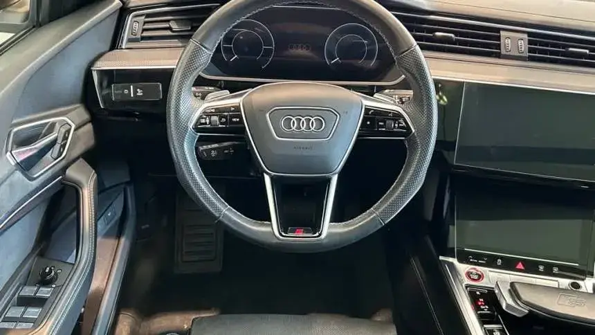 2022 Audi e-tron S - Images - 19