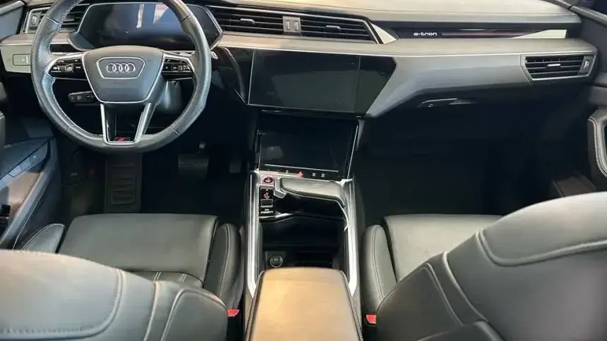 2022 Audi e-tron S - Images - 20