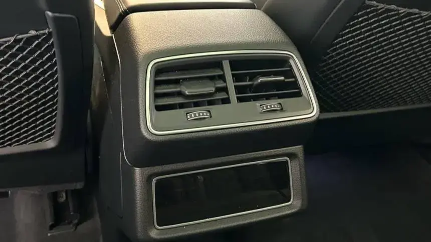 2022 Audi e-tron S - Images - 21