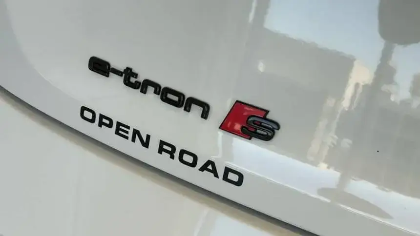 2022 Audi e-tron S - Images - 23