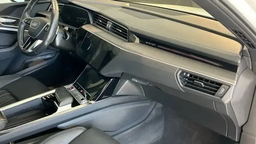 2022 Audi e-tron S - Images - 27