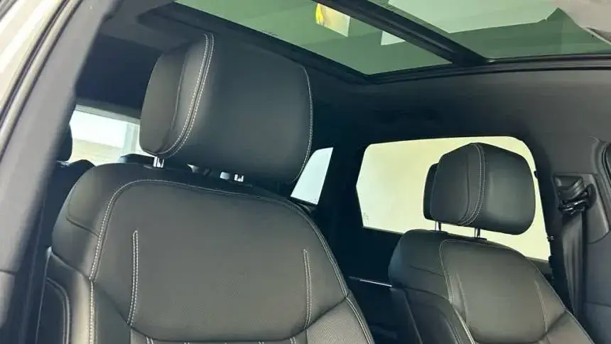 2022 Audi e-tron S - Images - 28