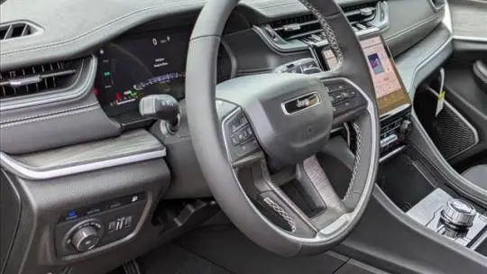 2025 Jeep Grand Cherokee 1C4RJYB6XS8678411
