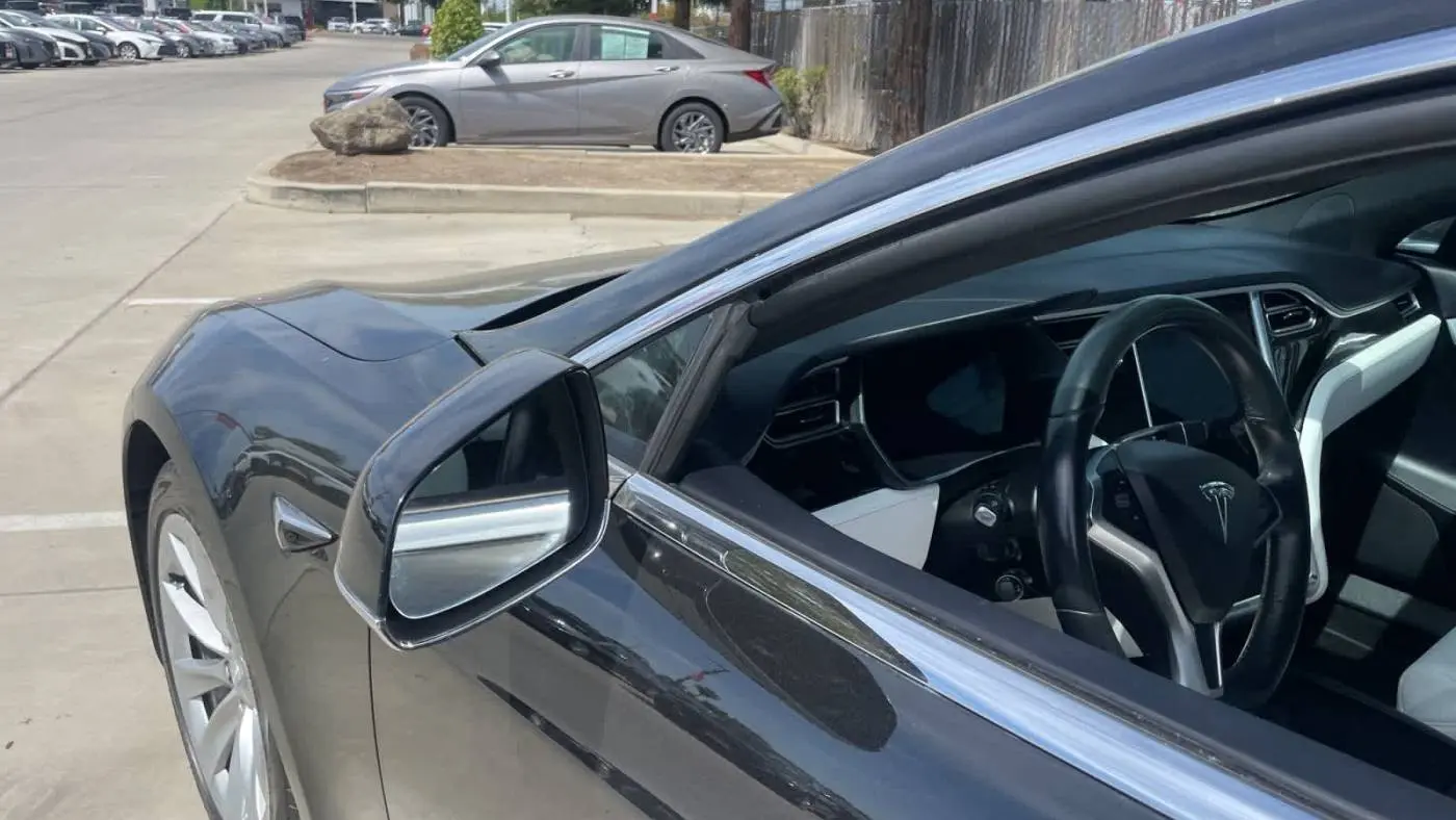 2017 Tesla Model S 5YJSA1E18HF205236