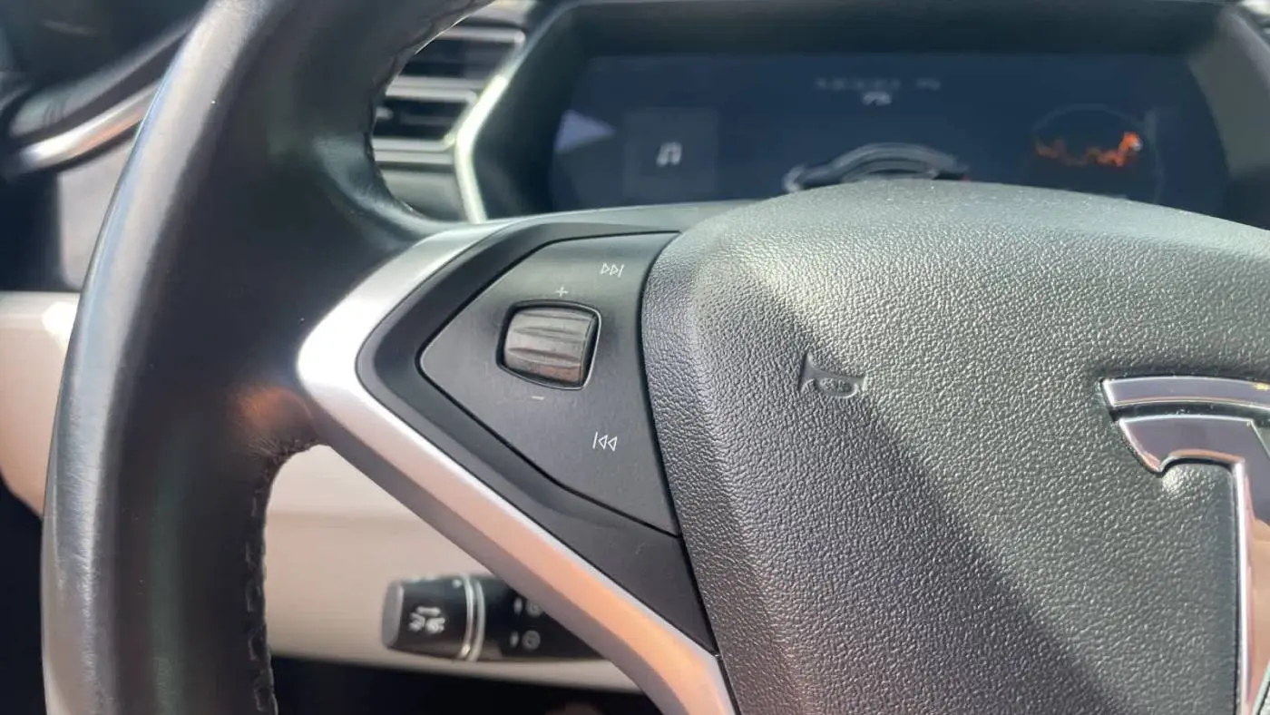 2017 Tesla Model S 5YJSA1E18HF205236
