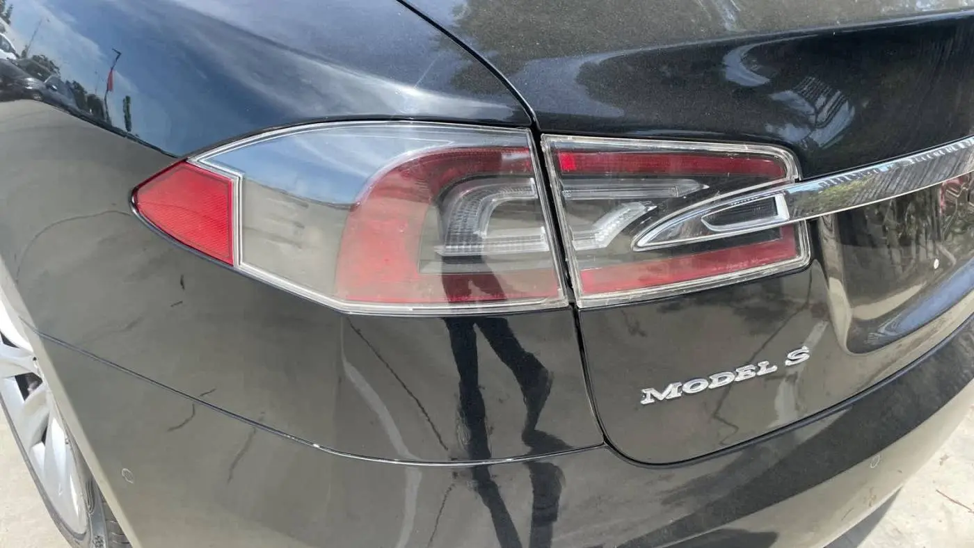 2017 Tesla Model S 5YJSA1E18HF205236