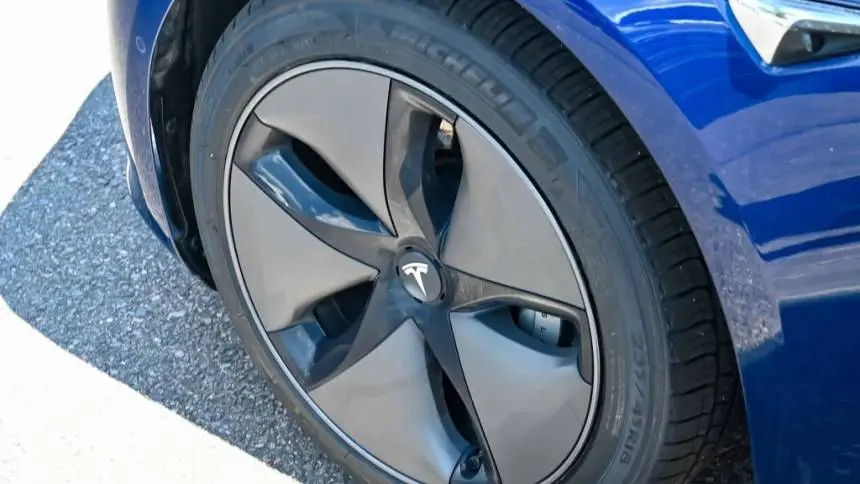 2019 Tesla Model 3 5YJ3E1EB5KF199520