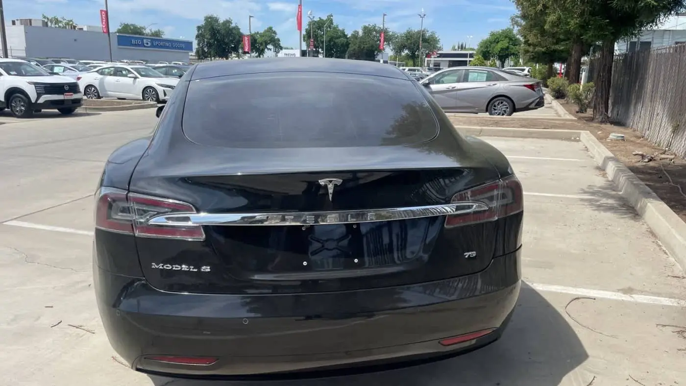 2017 Tesla Model S 5YJSA1E18HF205236
