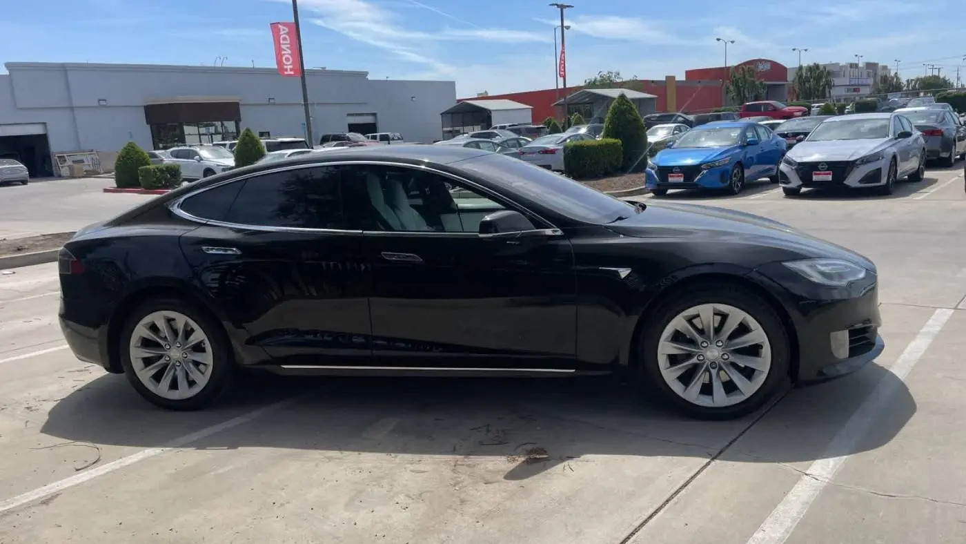 2017 Tesla Model S 5YJSA1E18HF205236