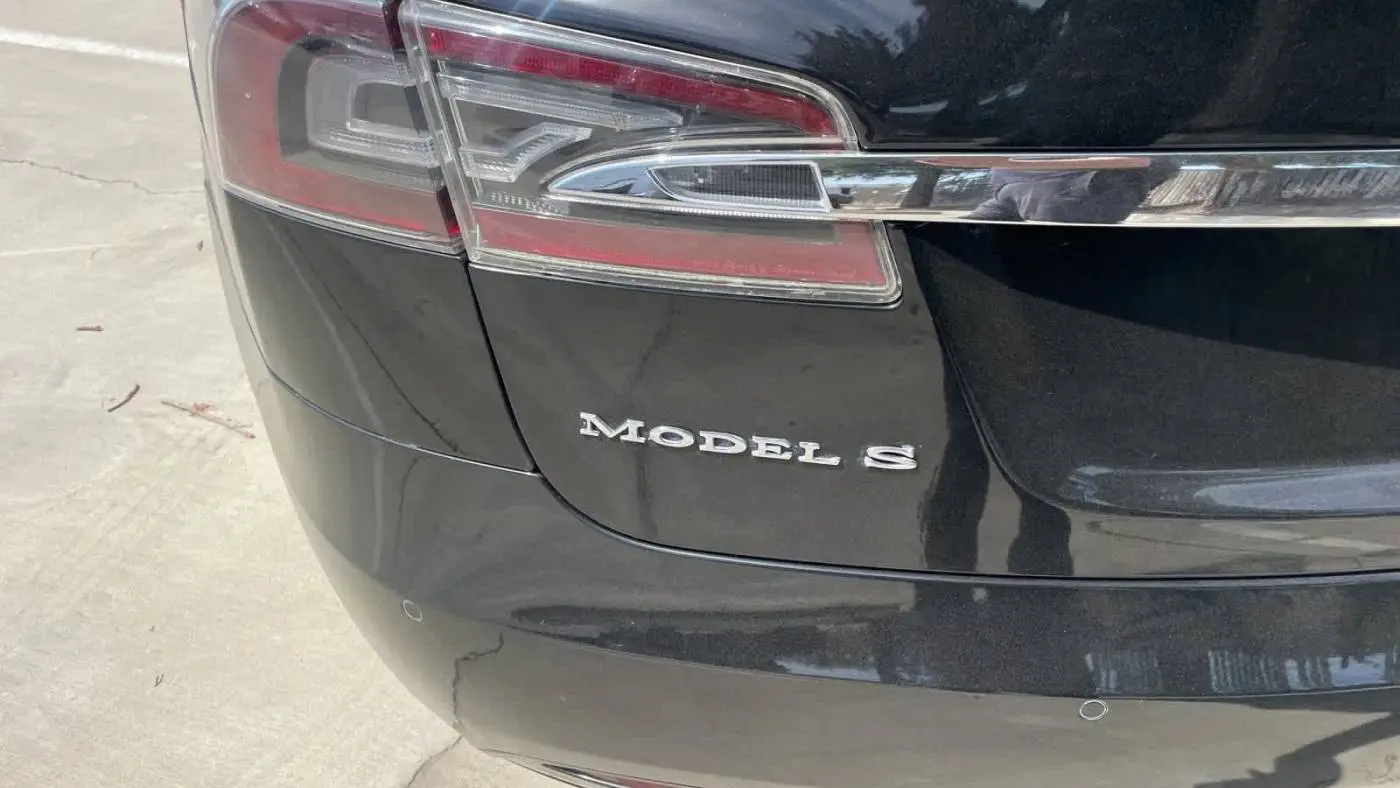 2017 Tesla Model S 5YJSA1E18HF205236