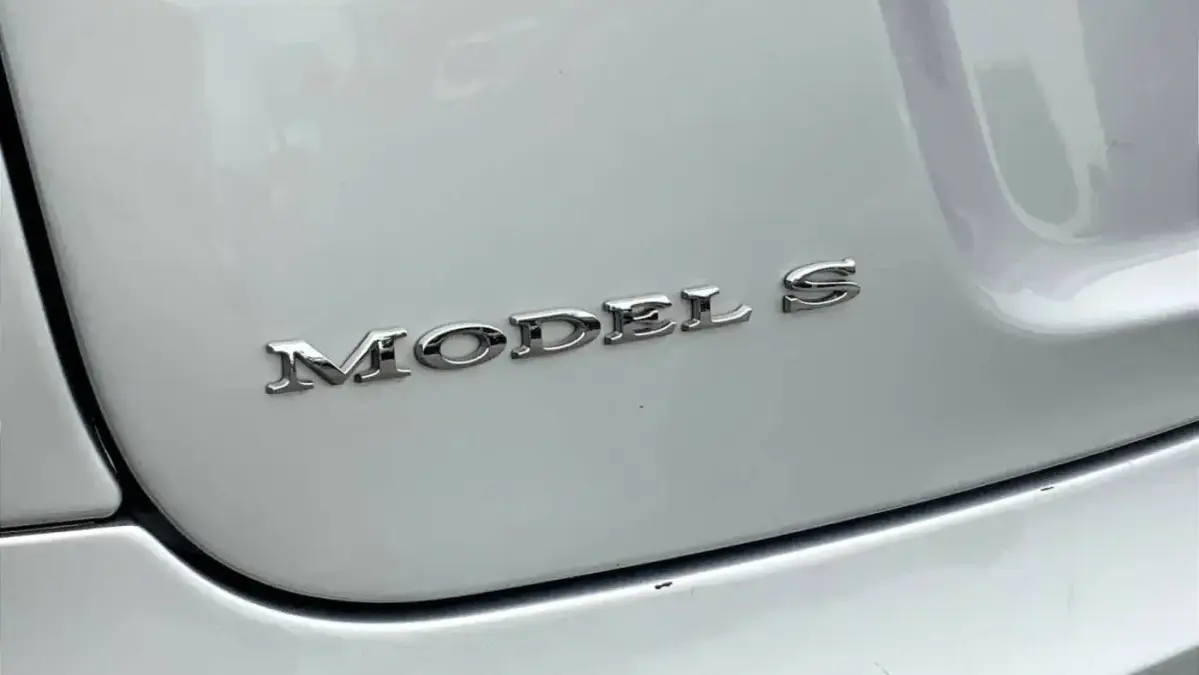 2017 Tesla Model S - Images - 9