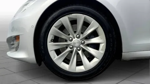2017 Tesla Model S - Images - 10