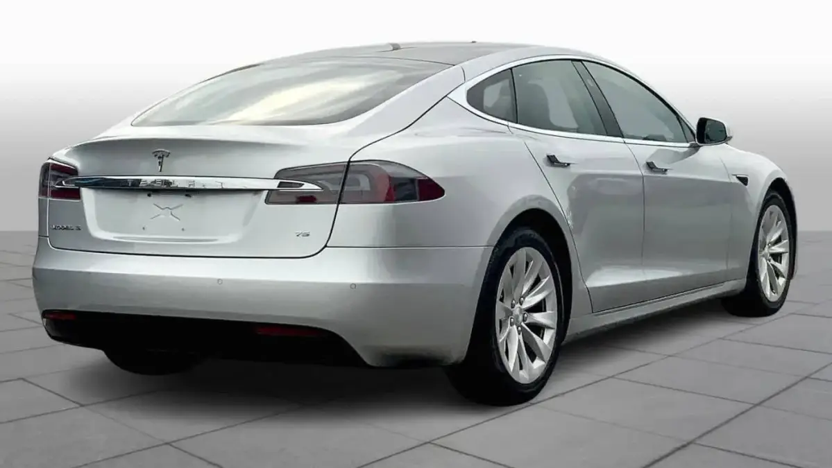2017 Tesla Model S - Images - 12
