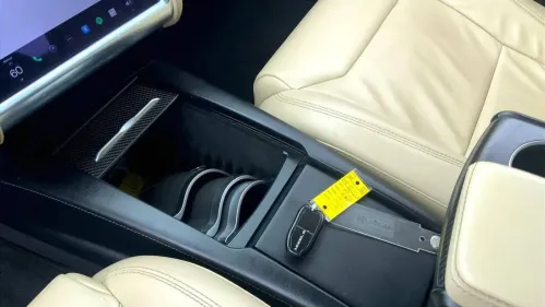 2017 Tesla Model S - Images - 14