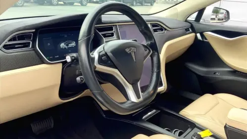 2017 Tesla Model S - Images - 15