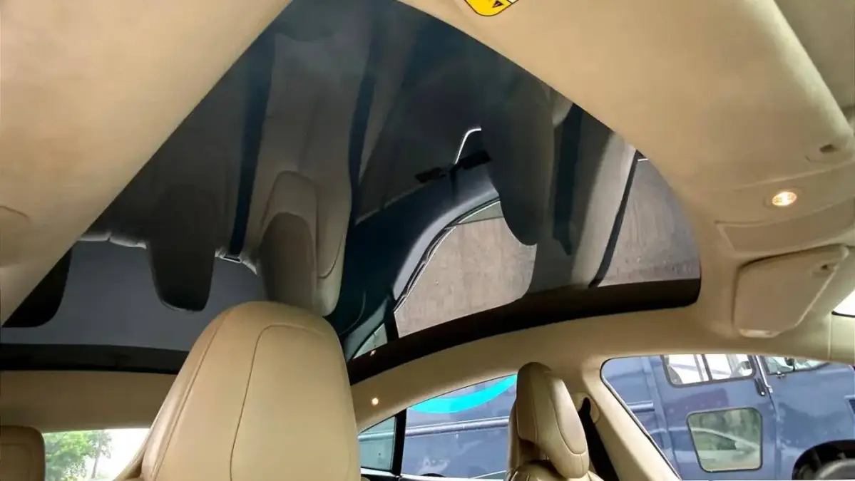 2017 Tesla Model S - Images - 19