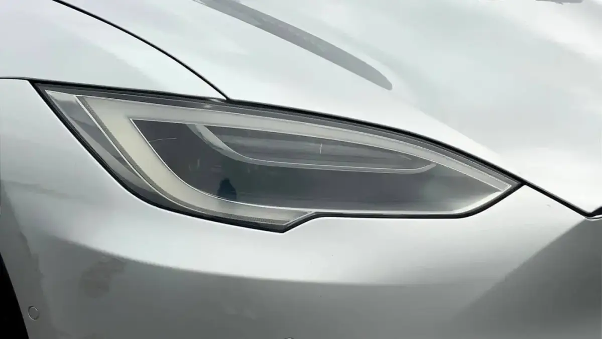 2017 Tesla Model S - Images - 24