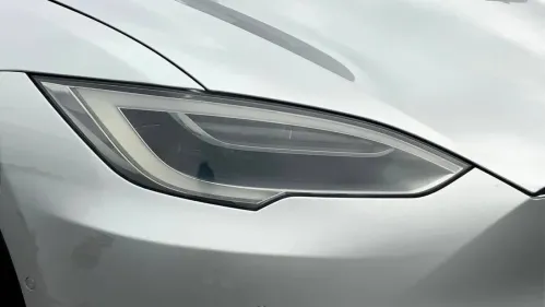 2017 Tesla Model S - Images - 24