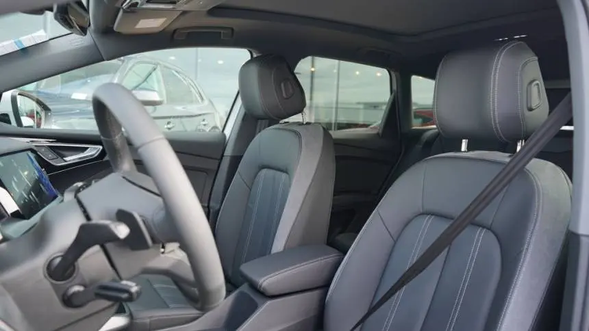 2025 Audi Q4 e-tron WA1A5BFZ6SP029790