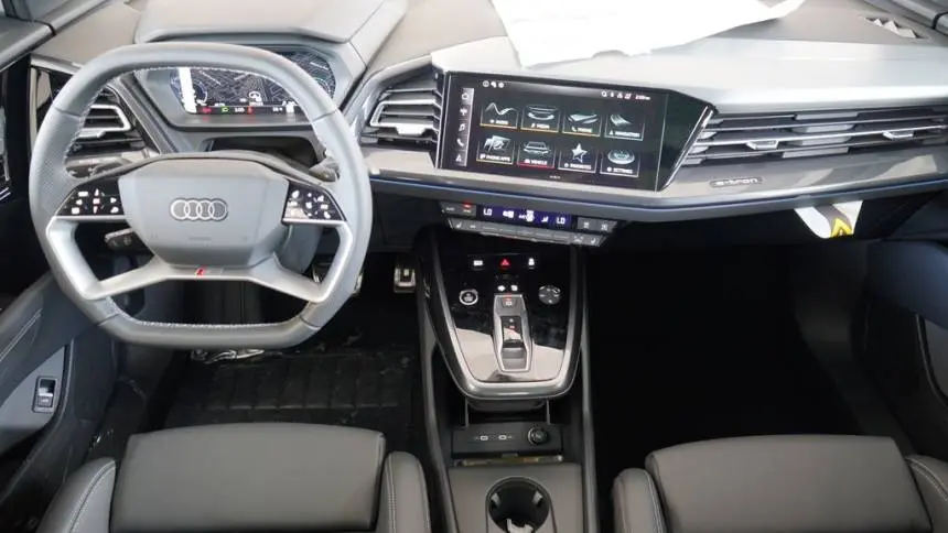 2025 Audi Q4 e-tron WA13UBFZ9SP029732
