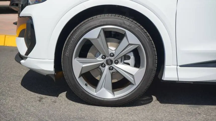 2025 Audi Q4 e-tron WA13UBFZ9SP029732