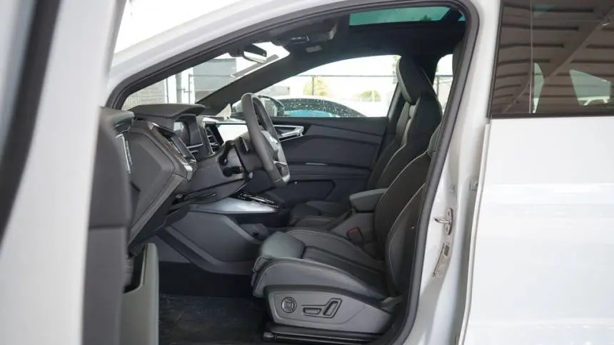 2025 Audi Q4 e-tron WA13UBFZ9SP029732