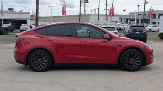 2023 Tesla Model Y 7SAYGDEFXPF697758