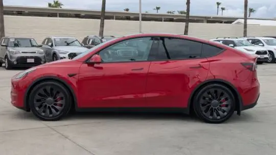 2023 Tesla Model Y 7SAYGDEFXPF697758