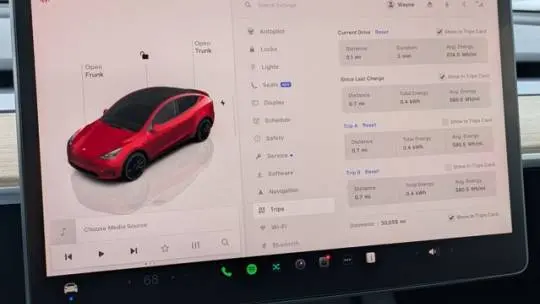 2023 Tesla Model Y 7SAYGDEFXPF697758