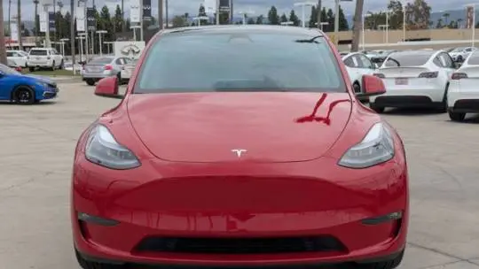 2023 Tesla Model Y 7SAYGDEFXPF697758