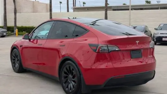 2023 Tesla Model Y 7SAYGDEFXPF697758