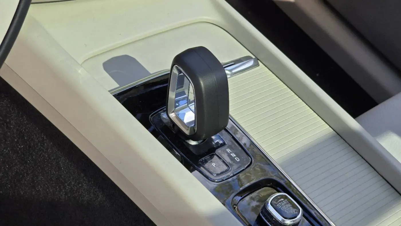 2025 Volvo XC60 YV4H60RC9S1044328