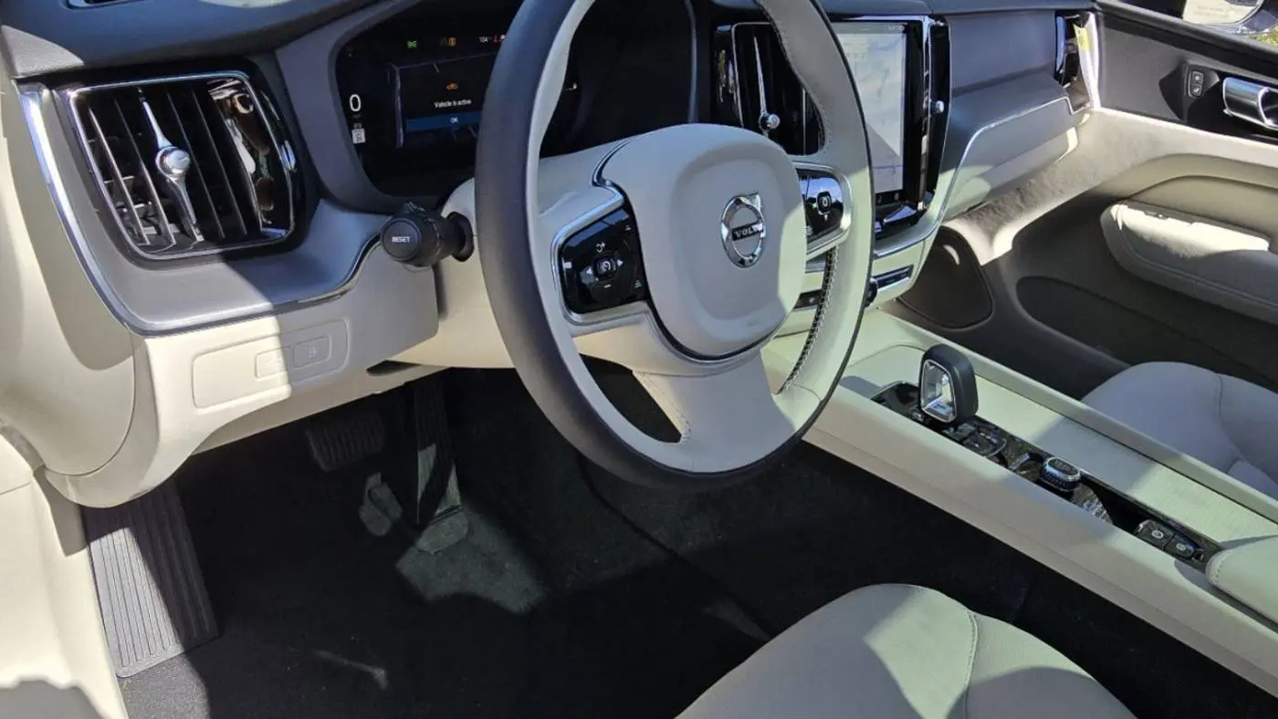 2025 Volvo XC60 YV4H60RC9S1044328