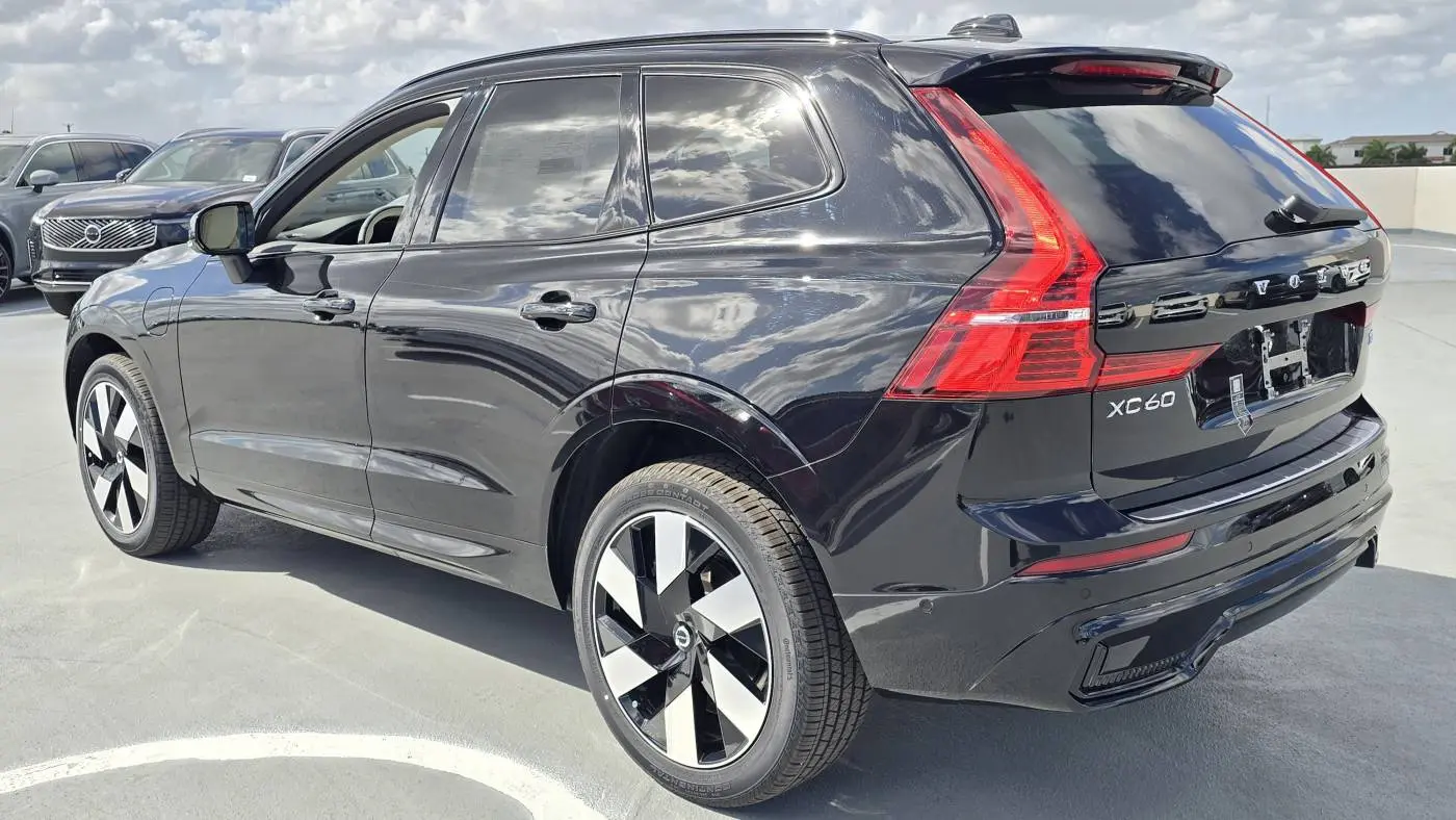2025 Volvo XC60 YV4H60RC9S1044328