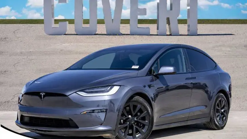 2022 Tesla Model X 7SAXCBE52NF360811