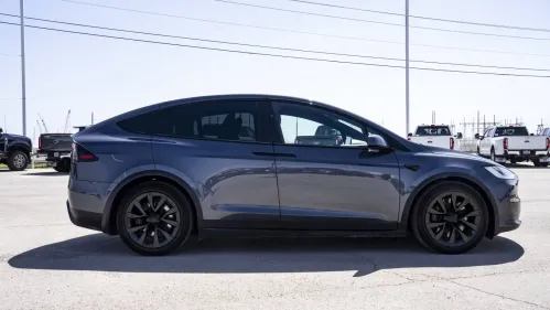 2022 Tesla Model X 7SAXCBE52NF360811