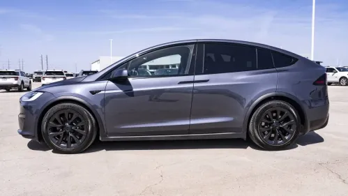 2022 Tesla Model X 7SAXCBE52NF360811