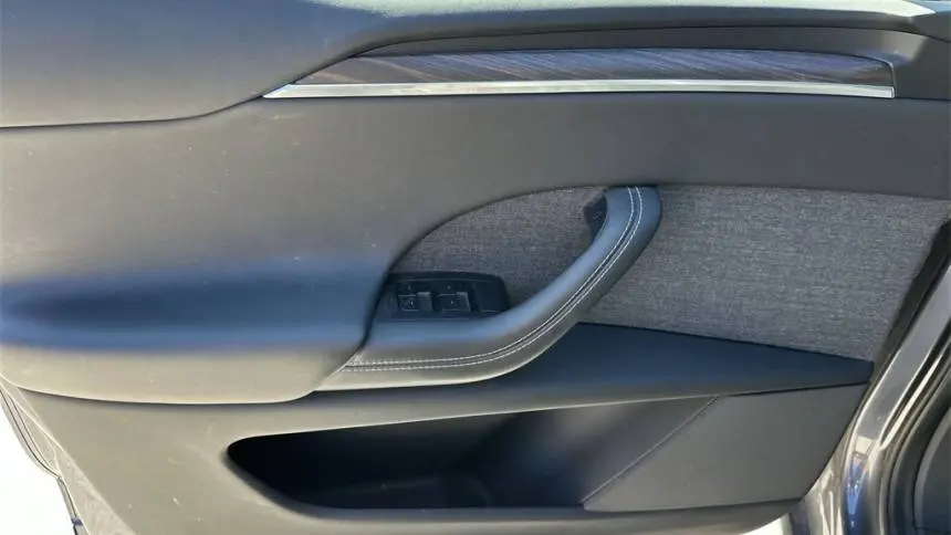 2023 Tesla Model X 7SAXCDE52PF370589