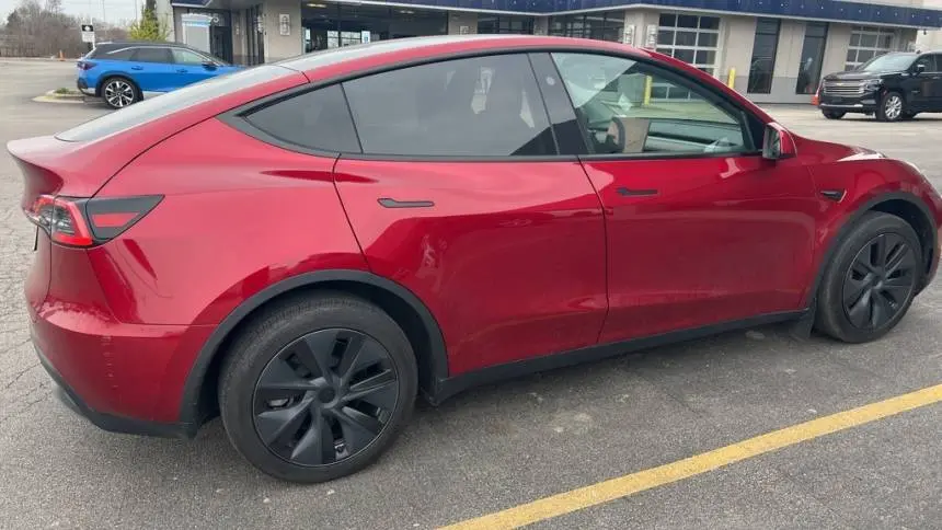 2024 Tesla Model Y 7SAYGDED6RF101630