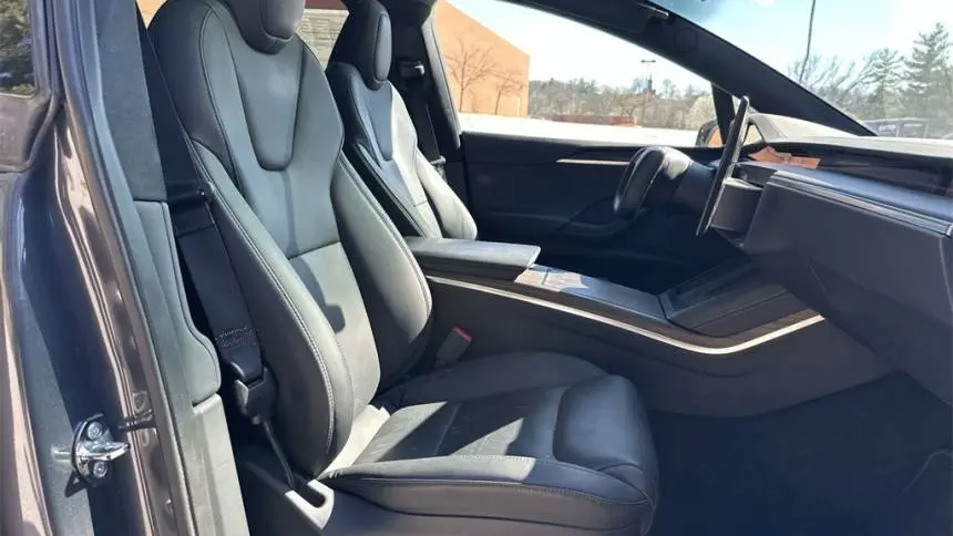 2023 Tesla Model X 7SAXCDE52PF370589