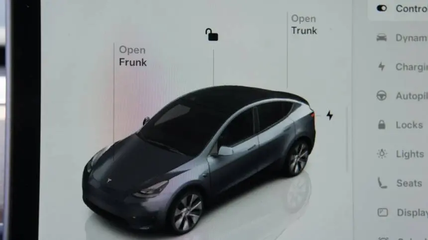 2023 Tesla Model Y 7SAYGAEE6PF839657