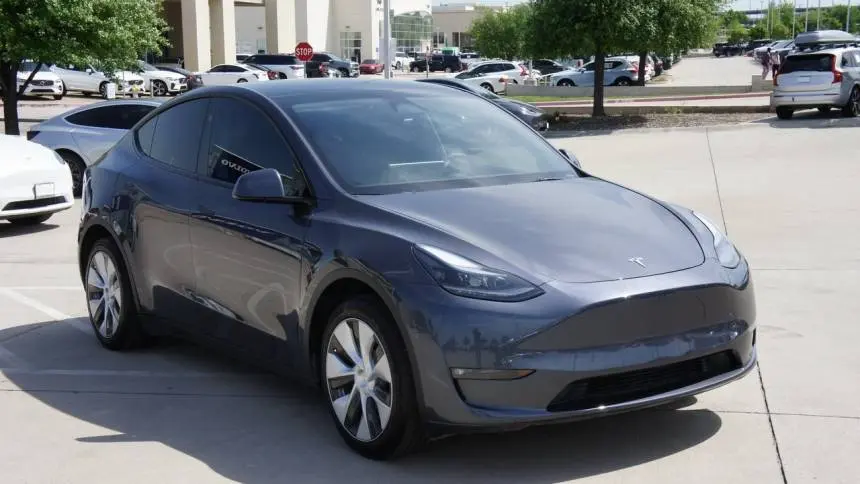 2023 Tesla Model Y 7SAYGAEE6PF839657