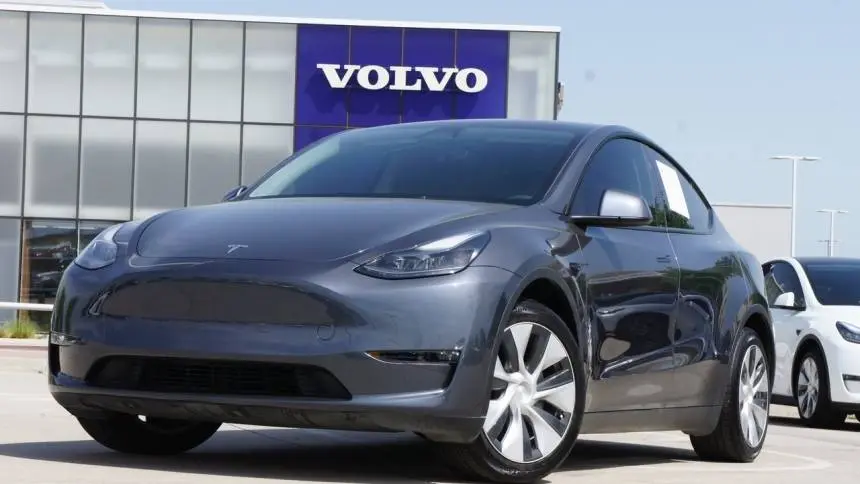 2023 Tesla Model Y 7SAYGAEE6PF839657